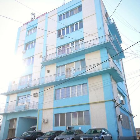 Luana Airport Apartments #8 Otopeni Luaran gambar