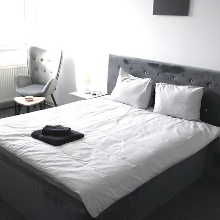 Luana Airport Apartments #8 Otopeni Luaran gambar