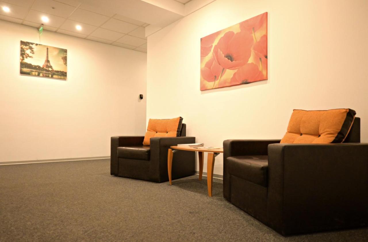 Luana Airport Apartments #8 Otopeni Luaran gambar
